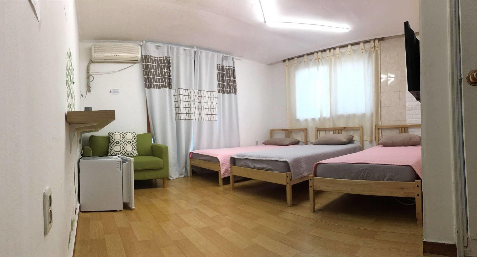 Egg Guesthouse Korea Сеул Екстер'єр фото